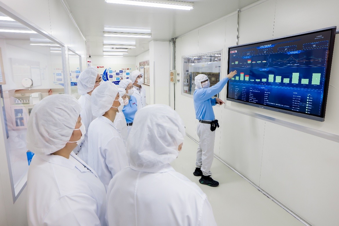 好麗友上海工廠開放日 數(shù)智化品質(zhì)體系守護(hù)舌尖上的安全